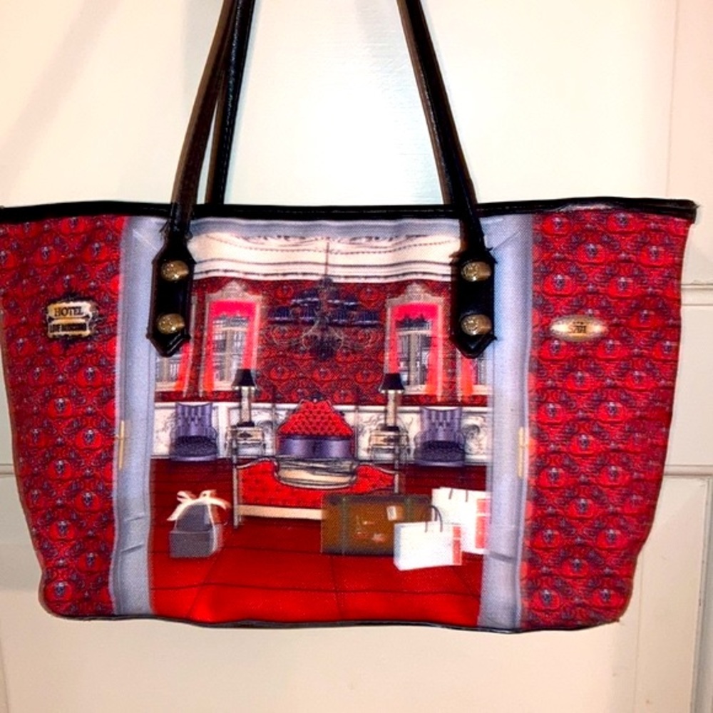 LOVE MOSCHINO AS IS hotel print red tote bag-inside ZIP pocket flawless interior - Picture 3 of 6